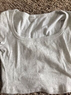 Musera Women’s Light Gray Ribbed Scoop Neck Crop Top